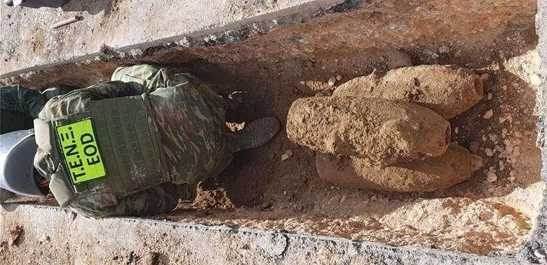 Eννέα βόμβες σε δρόμο στο Ίλιον εξουδετέρωσαν οι ναρκαλιευτές του Στρατού